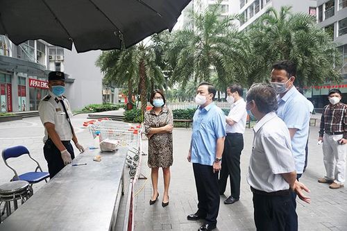 Lãnh đạo Hà Nội kiểm tra phòng, chống dịch tại tòa Park 11 Times City