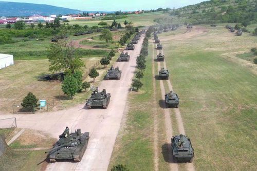 Serbia tiếp nhận 60 xe tăng, xe bọc thép của Nga