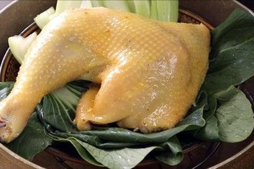 Gà đem hấp với rau này đảm bảo thịt mềm ngọt, ăn không biết chán