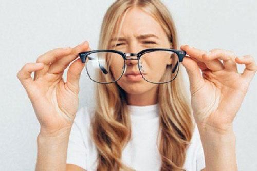 Khắc phục tình trạng mắt bị dại khi đeo kính cận