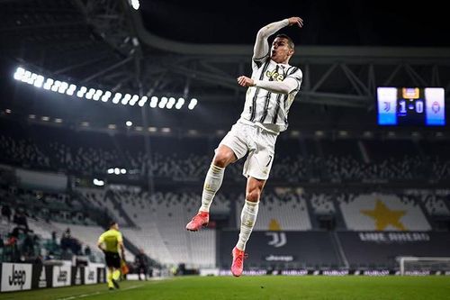 Ronaldo đi vào lịch sử bóng đá thế giới