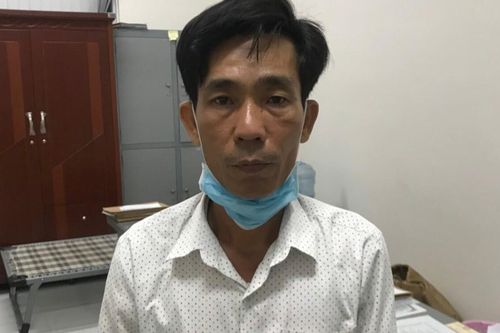 Người đàn ông dùng 'thẻ công vụ đặc biệt' giả để tiếp cận 5 người Trung Quốc nhập cảnh trái phép