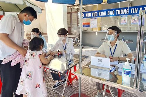 Nữ nhân viên y tế bị phạt 10 triệu đồng vì 'về quê một ngày không cần khai báo'