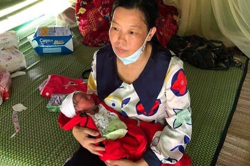 Đồn biên phòng Ngọc Côn hỗ trợ một phụ nữ sinh con sau khi vừa nhập cảnh trái phép vào Việt Nam
