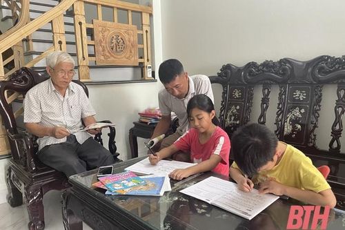 Gương sáng gia đình văn hóa