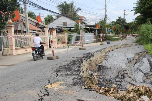 Khắc phục sạt lở tại Km22 Tỉnh lộ 946 khẩn cấp
