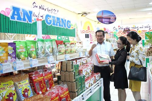 Tâm huyết phát triển sản phẩm đặc sản địa phương