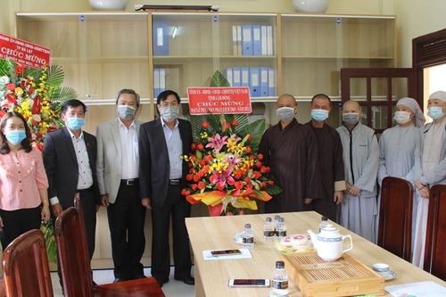 Ban Thường trực Ủy ban MTTQ Việt Nam tỉnh thăm, chúc mừng Đại lễ Phật đản