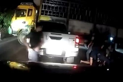 Chốt chặn bằng xe tải, chặn bắt 2 kẻ buôn ma túy mang súng