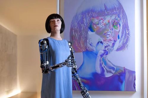 Robot tự vẽ chân dung gây tranh cãi
