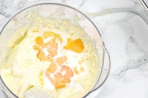 Nhờ có nồi chiên không dầu chân ái, chị em nào cũng có thể làm được bánh bông lan xốp mềm cực đỉnh!