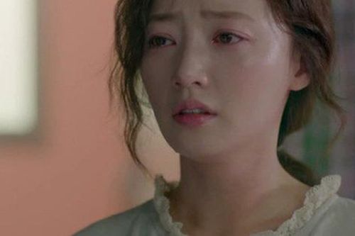 Phụ nữ cần làm gì khi bị chồng phản bội, ly hôn?