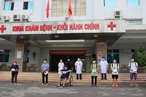 Tin vui: 12 bệnh nhân mắc COVID-19 đầu tiên ở Bắc Ninh được ra viện