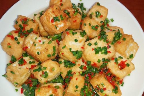 Cách làm đậu rán tẩm hành ngon cơm