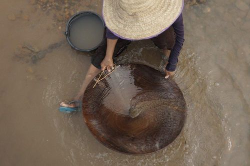 Vàng cạn kiệt ở sông Thái Lan vì đập thủy điện của Trung Quốc