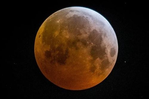 Kỳ thú hiện tượng nguyệt thực toàn phần trùng với siêu trăng