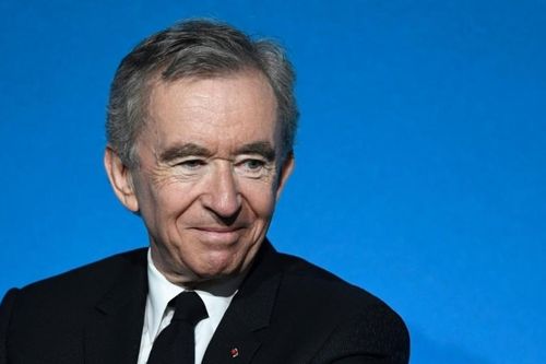 Ông trùm hàng hiệu Pháp soán ngôi tỷ phú Jeff Bezos trở thành người giàu nhất thế giới