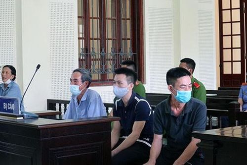 Trong khi chờ xử vụ giết người, bị hại bị bắt vì tội trộm chó