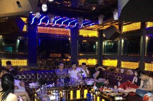 Quán karaoke đóng cửa đối phó, tiếp đón hàng chục 'dân bay'