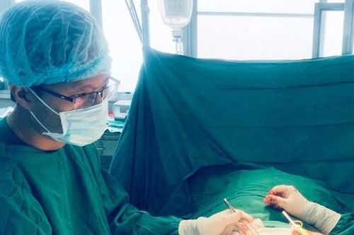 Người đàn ông bị vợ cắt đứt lìa 'của quý' khi ngủ say