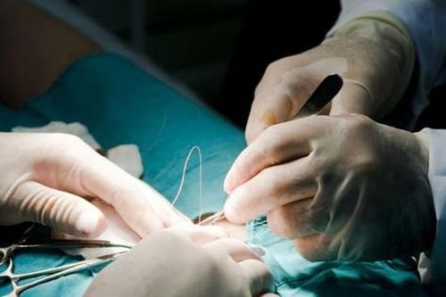 Hút thai ở phòng khám tư, người phụ nữ xuất huyết tử cung