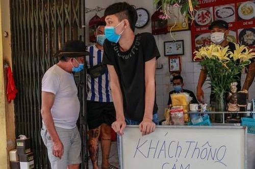Phố cổ Hà thành khác lạ khi nhà hàng, cà phê đồng loạt đóng cửa