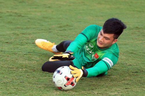 Nguyên nhân Văn Hoàng được HLV Park Hang-seo giữ lại ĐT Việt Nam