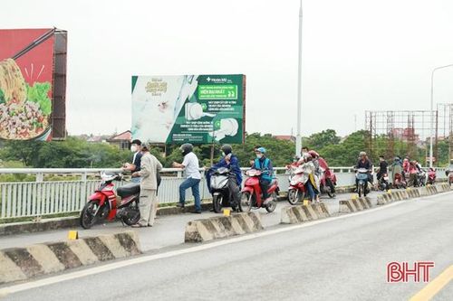 Tìm thấy thi thể người đàn ông nghi nhảy cầu Bến Thủy