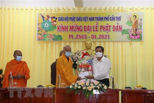Cần Thơ: Chúc mừng tăng ni, phật tử nhân Đại lễ Phật đản 2021