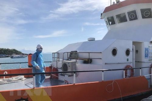 Khánh Hòa: Cấp cứu thành công thuyền viên Philippines bị nạn trên biển