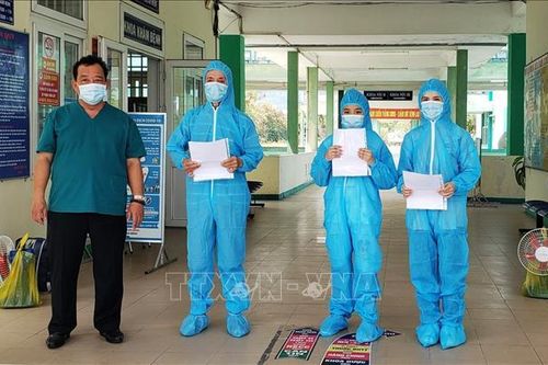 Đà Nẵng: Ba bệnh nhân COVID-19 trong cùng một gia đình được xuất viện