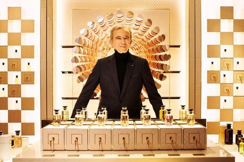 Ông chủ Louis Vuitton soán ngôi giàu nhất thế giới của tỷ phú Jeff Bezos