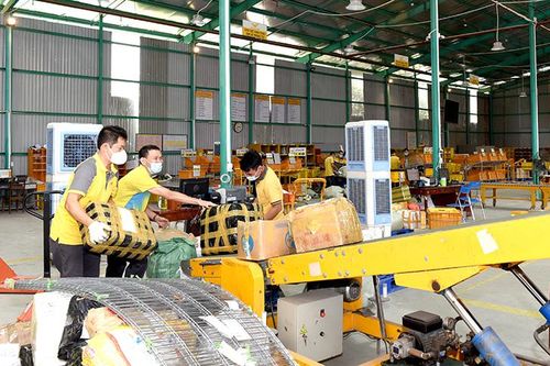 Sử dụng tiện ích bưu chính Giảm nguy cơ lây nhiễm Covid-19