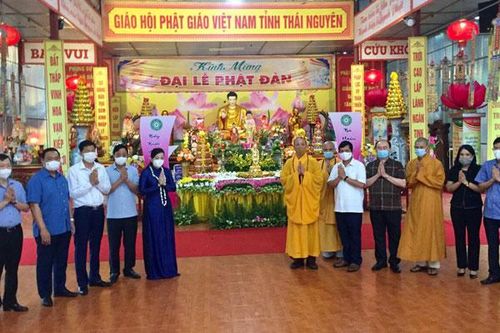 Thăm, chúc mừng nhân Đại lễ Phật đản