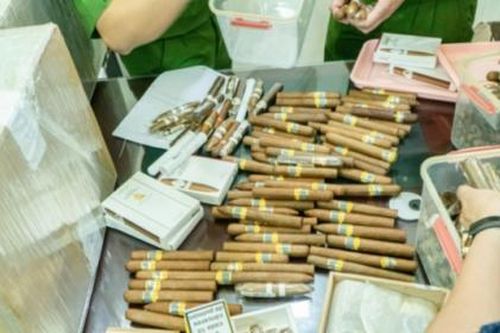 Cục Hàng không siết buôn lậu xì gà