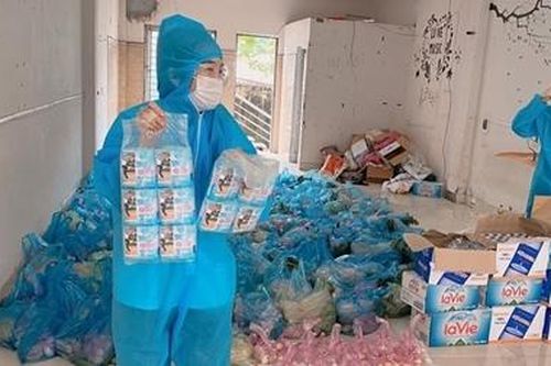 Nữ công nhân bị cách ly vẫn làm thiện nguyện