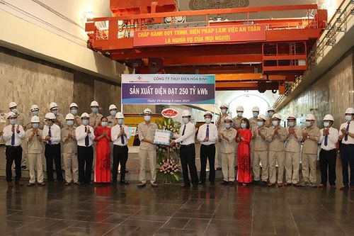 Nhà máy Thủy điện Hòa Bình đạt mốc sản lượng 250 tỷ kWh điện