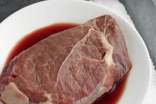 Góc giải ngố: 90% chị em chưa biết rã đông thịt đúng cách, làm thịt bị hao hụt hết protein