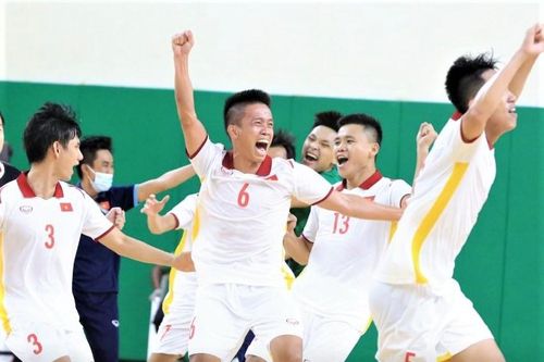 Cầu thủ futsal Việt Nam vỡ òa hạnh phúc khi giành vé dự World Cup