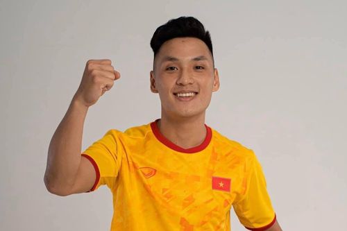 HLV Tây Ban Nha: 'Văn Ý không thi đấu ở châu Âu là lãng phí'