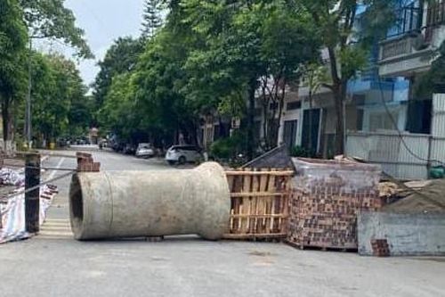 TP Bắc Ninh xếp gạch, ống bê tông ngăn đường, kiểm soát dịch Covid-19