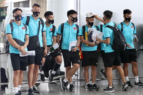Đội tuyển Việt Nam lên đường sang UAE