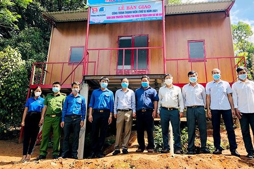 Tiếp tục hỗ trợ phát triển vùng đồng bào DTTS