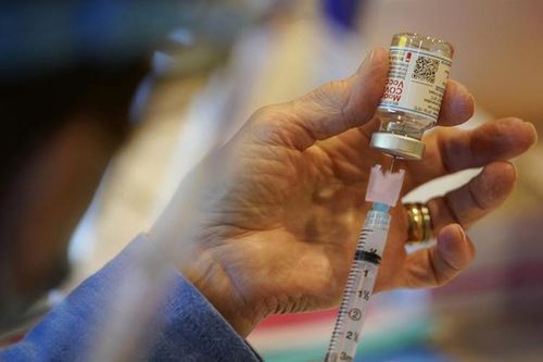 Hơn 50% người trưởng thành tại Mỹ đã tiêm đủ hai liều vaccine ngừa Covid-19