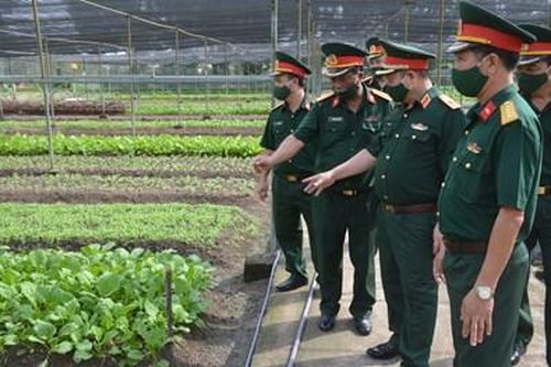 Kiểm tra công tác chuẩn bị Hội thi doanh trại tại Lữ đoàn 22 (Quân đoàn 4)