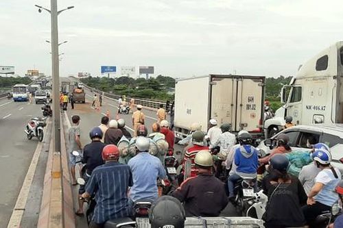 Tai nạn liên hoàn trên cầu Cần Thơ, 1 người tử vong