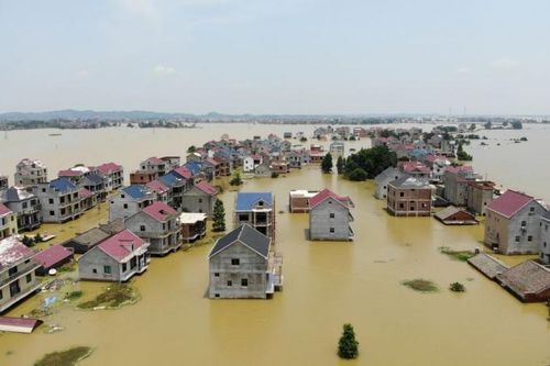 Trung Quốc đối mặt mùa lũ lớn, 71 con sông vượt mức cảnh báo
