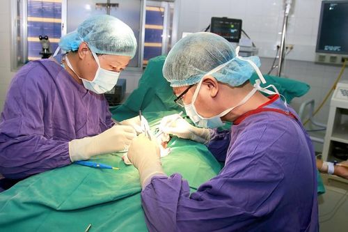 Ngại nói với bố mẹ, bé trai 12 tuổi phải cắt toàn bộ một bên tinh hoàn
