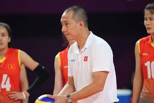 Đội tuyển bóng chuyền nữ Việt Nam 'đỏ mắt' tìm thuyền trưởng