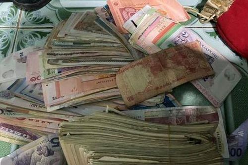 Khám nơi ở của băng trộm, thu lượng lớn vàng, ngoại tệ và sổ tiết kiệm